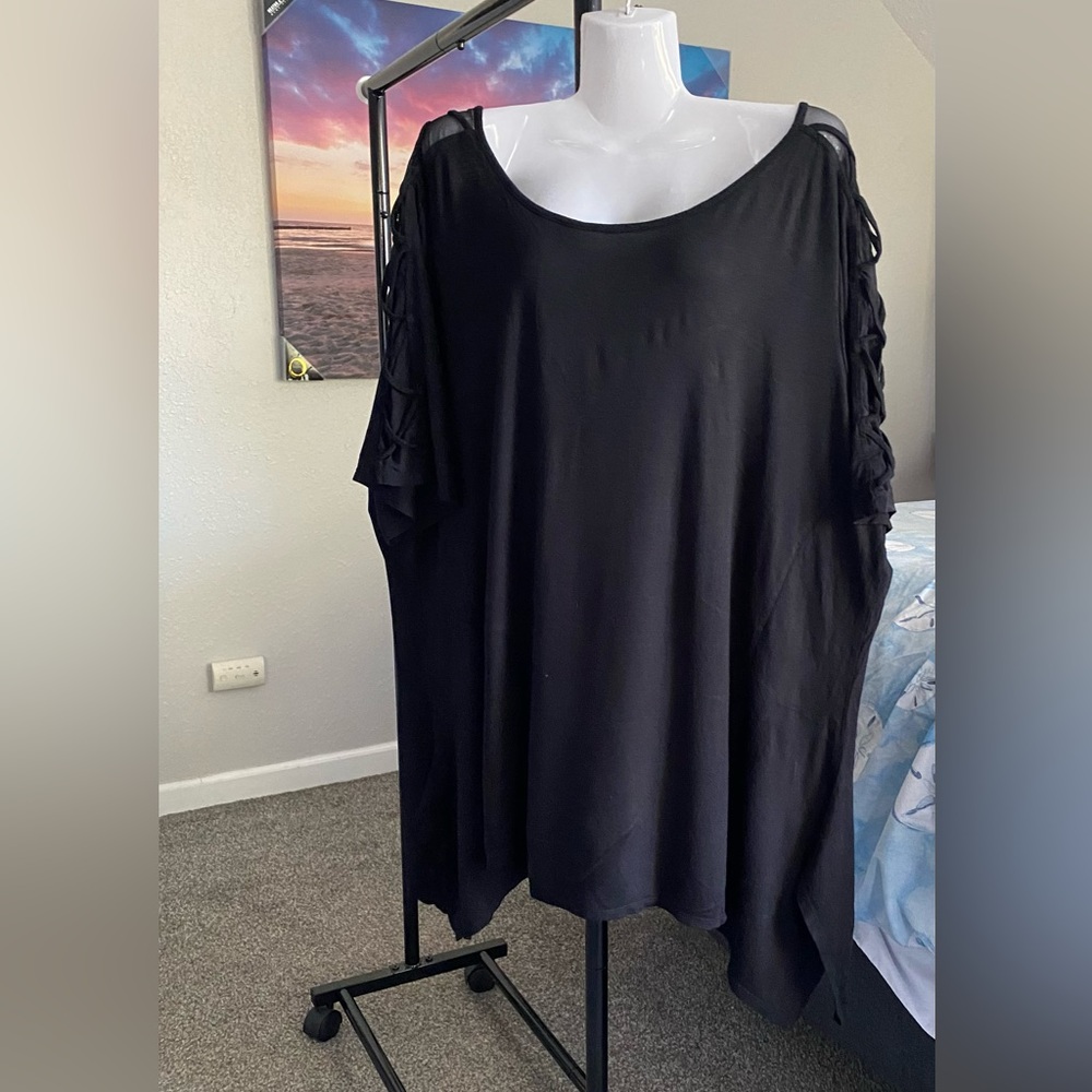 Crisscross Sheer Arm Asymmetrical Top Cable & Gauge Black - Picture 6 of 12